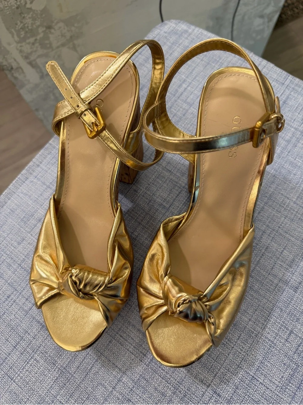 Guess elegant gold
